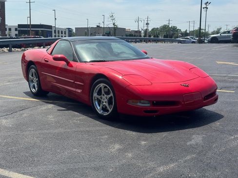 Used 2001 Chevrolet Corvette Coupe w/ Preferred Equipment Group2 RWD image 2