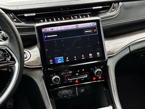 Used 2022 Jeep Grand Cherokee Overland image 18