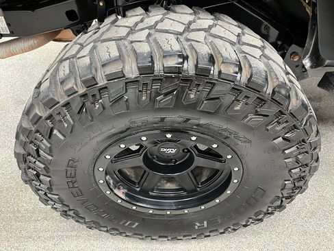Used 2017 Jeep Wrangler Unlimited Rubicon w/ Connectivity Group AWD/4WD image 15