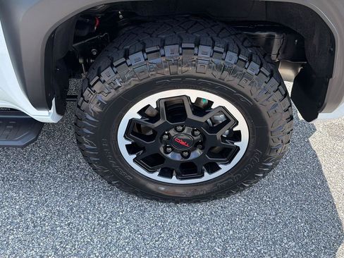 Used 2025 Toyota 4Runner TRD Off-Road Premium AWD/4WD image 39