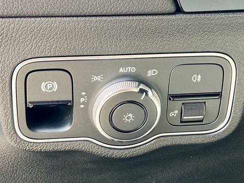 Certified 2023 Mercedes-Benz GLA 250 4MATIC image 27