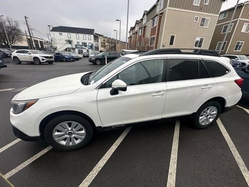 Used 2018 Subaru Outback 2.5i Premium image 4