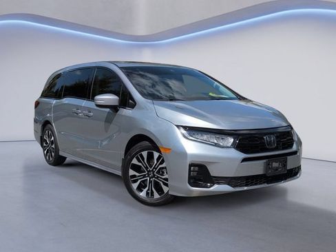 Used 2026 Honda Odyssey Elite image 2