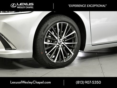New 2025 Lexus ES 350 w/ Premium Package image 5
