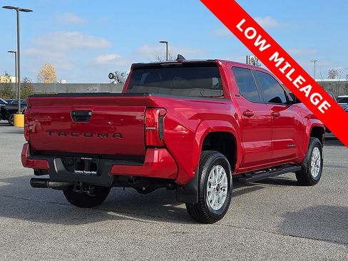 Used 2025 Toyota Tacoma SR5 image 5