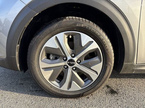 Used 2022 Kia Niro EX w/ Cold Weather Package image 10