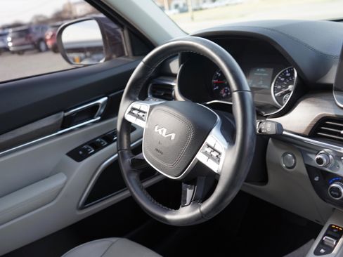 Used 2022 Kia Telluride EX w/ EX Premium Package image 24
