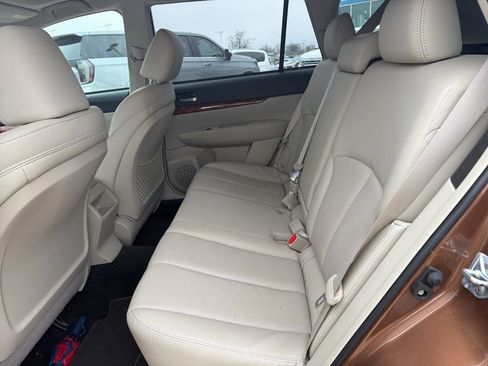 Used 2011 Subaru Outback 2.5i Limited image 21