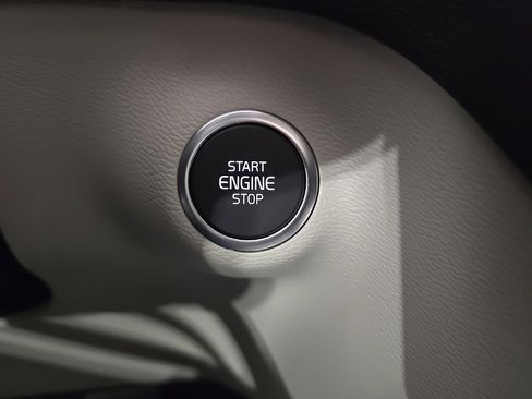 New 2026 Volvo XC40 B5 Ultra w/ Climate Package image 19