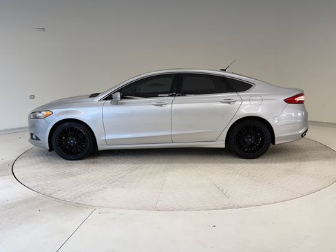 Used 2016 Ford Fusion SE w/ Equipment Group 202A image 2