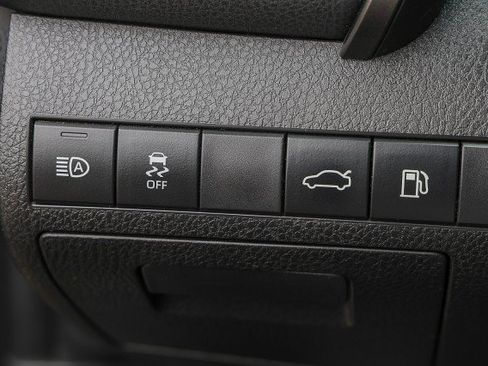 Used 2018 Toyota Camry SE FWD image 24