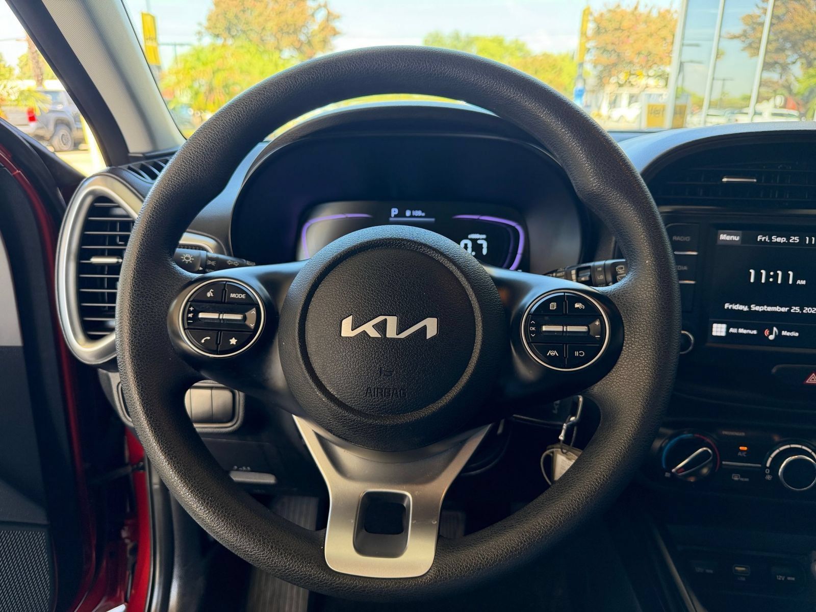 Used 2025 Kia Soul LX w/ LX Technology Package FWD image 25