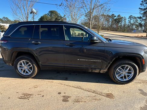 New 2025 Jeep Grand Cherokee Laredo X w/ Luxury Tech Group I image 7
