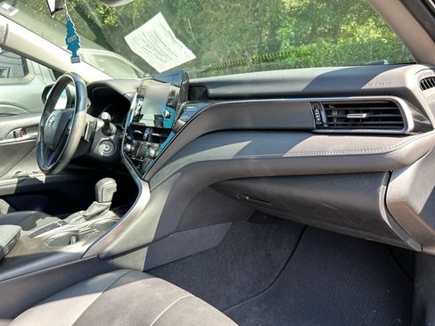 Used 2022 Toyota Camry SE FWD image 15