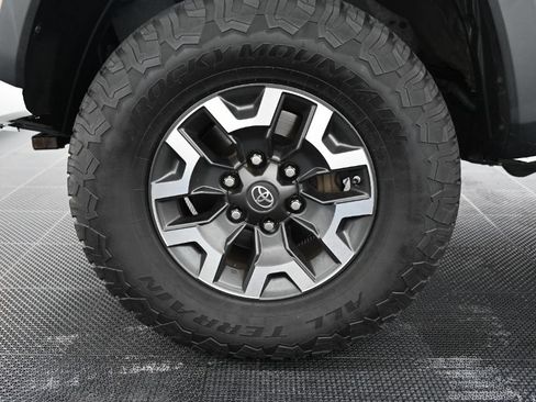 Used 2016 Toyota Tacoma TRD Off-Road w/ Towing Package AWD/4WD image 41