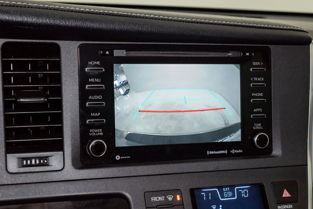 Used 2018 Toyota Sienna XLE Premium FWD image 16