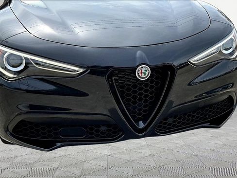 Used 2023 Alfa Romeo Stelvio Veloce AWD/4WD image 33