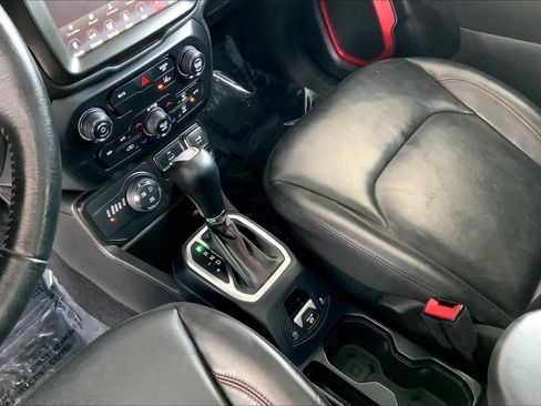 Used 2023 Jeep Renegade Trailhawk w/ Sun/Sound Group AWD/4WD image 17