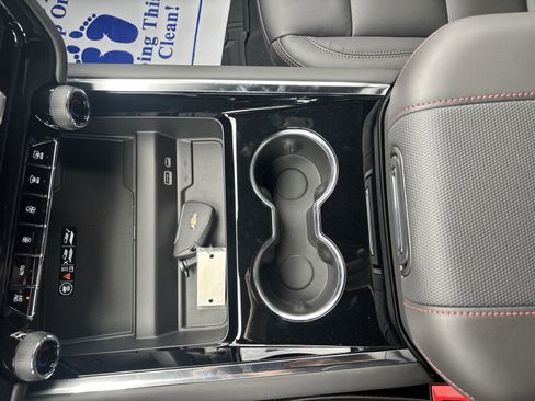 New 2026 Chevrolet Suburban RST w/ RST Capability Package AWD/4WD image 23