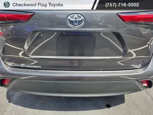 Used 2023 Toyota Highlander XLE FWD image 7