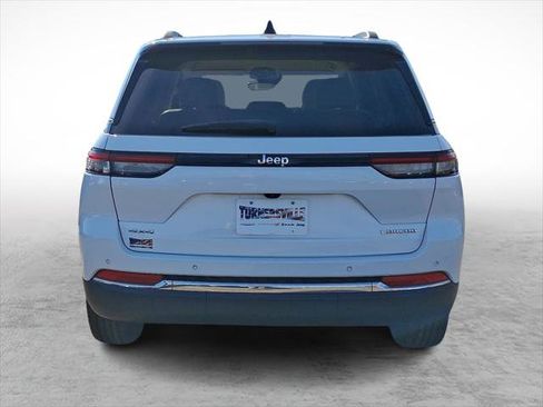 Certified 2023 Jeep Grand Cherokee Laredo image 4