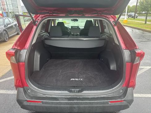 Used 2019 Toyota RAV4 LE w/ Carpet Mat Package AWD/4WD image 27