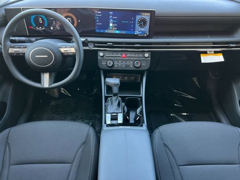 New 2025 Hyundai Tucson SE image 3