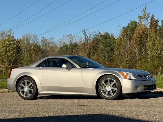 Used 2007 Cadillac XLR RWD image 3