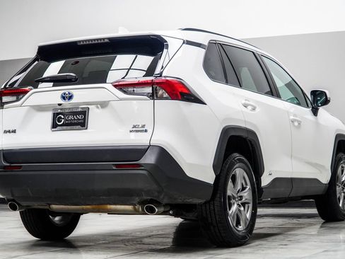 Used 2024 Toyota RAV4 XLE AWD/4WD image 12