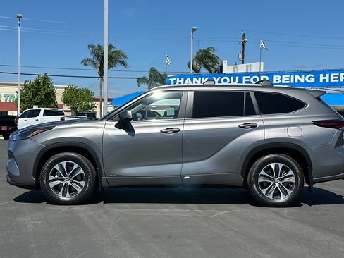 Used 2025 Toyota Highlander XLE AWD/4WD image 8