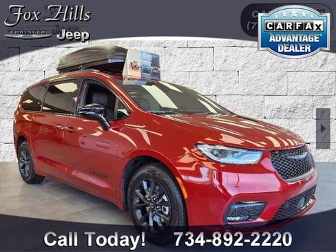 New 2025 Chrysler Pacifica Select w/ Fav Edition Package image 1