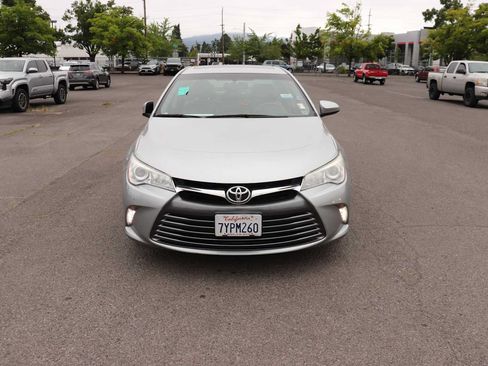 Used 2017 Toyota Camry XLE w/ Moonroof Package FWD image 2