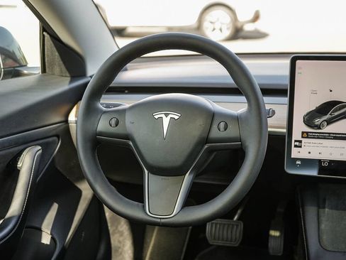 Used 2021 Tesla Model 3 Standard Range Plus RWD image 16