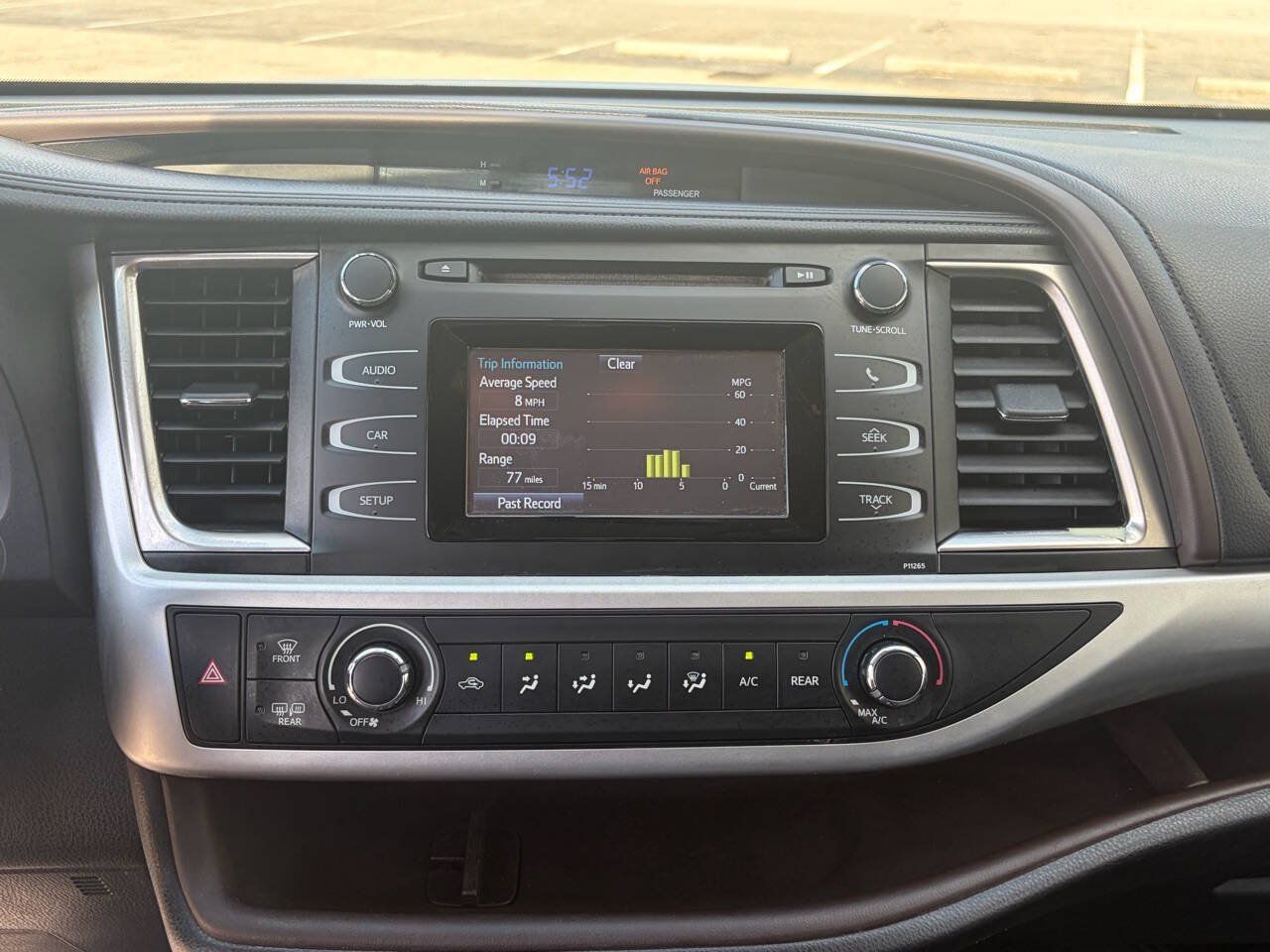 Used 2016 Toyota Highlander LE FWD image 15