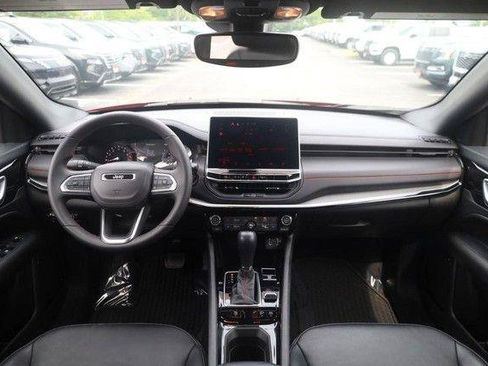Used 2025 Jeep Compass Trailhawk AWD/4WD image 7