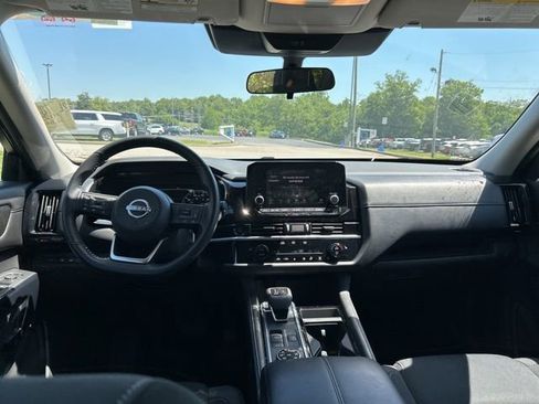 Used 2025 Nissan Pathfinder SV AWD/4WD image 5