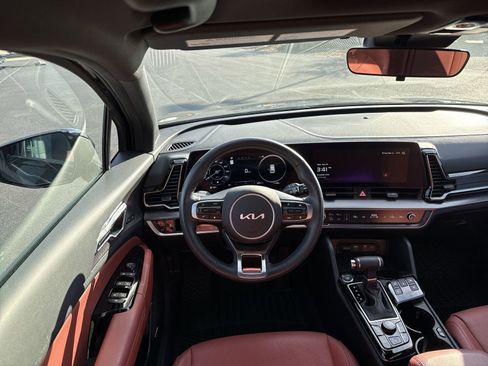 Used 2025 Kia Sportage SX image 14