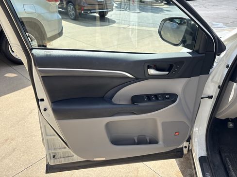 Used 2019 Toyota Highlander Limited Platinum AWD/4WD image 14