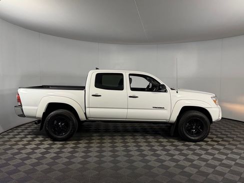 Used 2015 Toyota Tacoma PreRunner w/ SR5 Package image 3