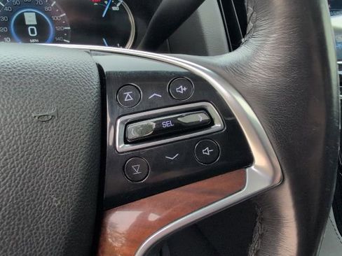 Used 2020 Cadillac Escalade Premium Luxury RWD image 22