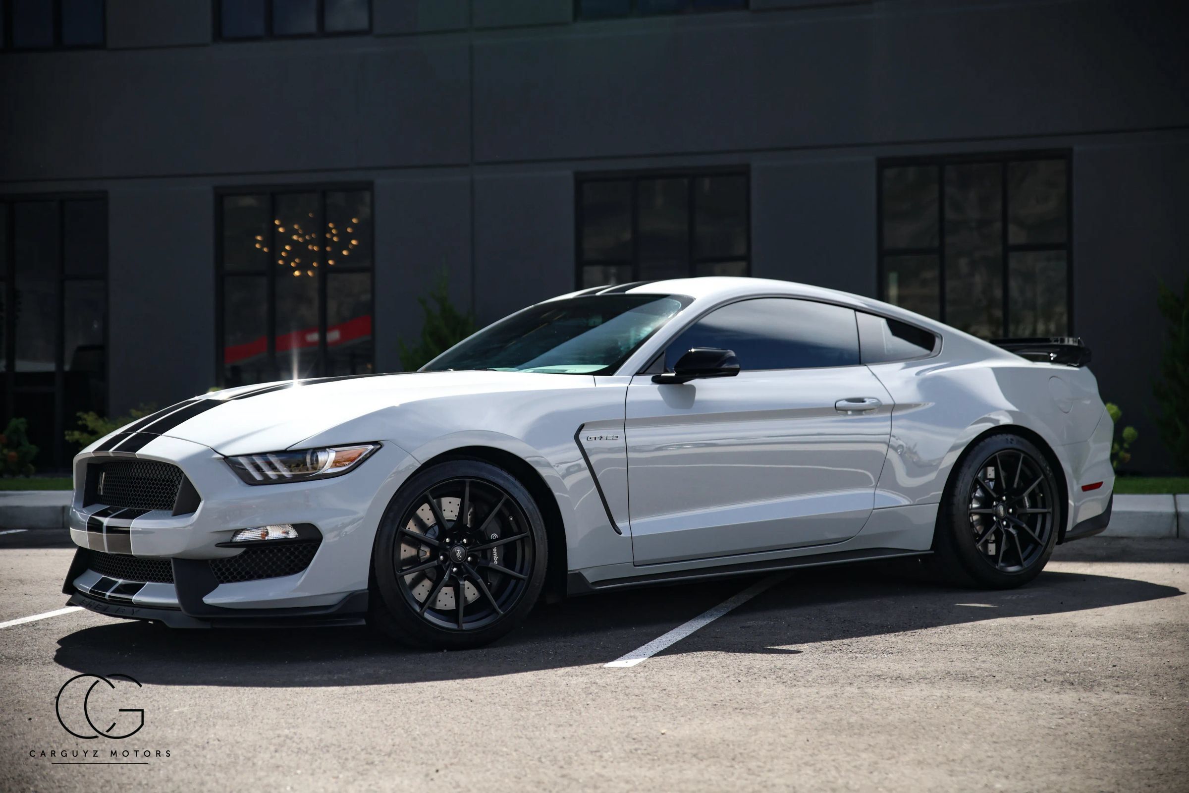 Used 2016 Ford Mustang Shelby GT350 w/ Track Package RWD image 4