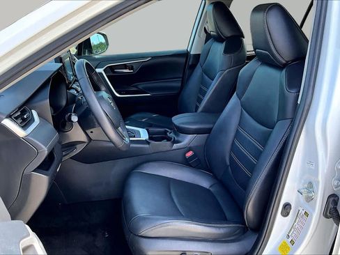 Used 2021 Toyota RAV4 XLE Premium FWD image 8