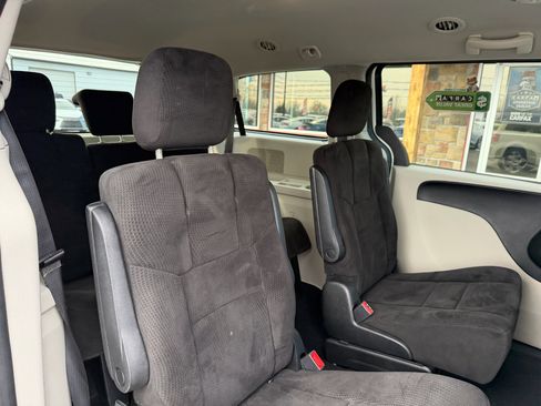 Used 2013 Dodge Grand Caravan SE image 20
