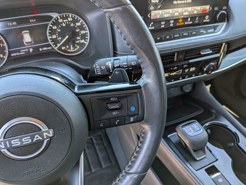 Used 2023 Nissan Rogue SL w/ SL Premium Package image 25