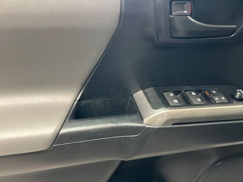 Used 2019 Toyota Tacoma SR5 image 10