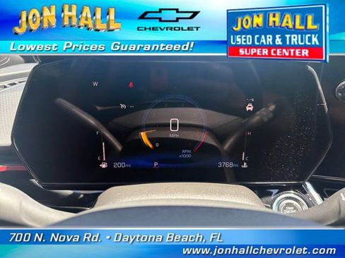 Used 2025 Chevrolet Trax RS FWD image 24