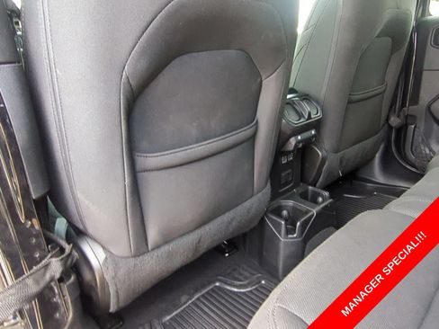 Certified 2019 Jeep Wrangler Unlimited Sahara AWD/4WD image 35