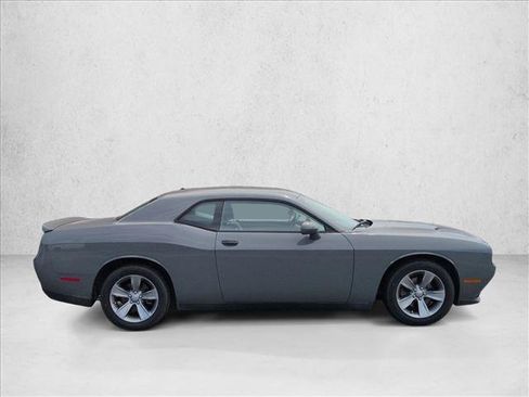 Used 2019 Dodge Challenger SXT RWD image 5