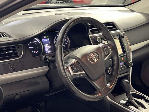 Used 2016 Toyota Camry SE w/ Moonroof Package FWD image 13