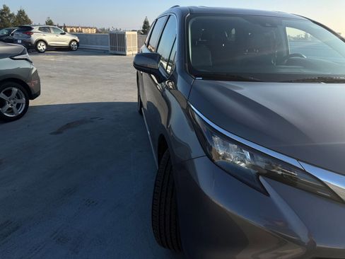 Used 2024 Toyota Sienna XLE image 15